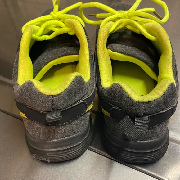 Ardene Move running shoes. Size 8 - Picture 3 of 5